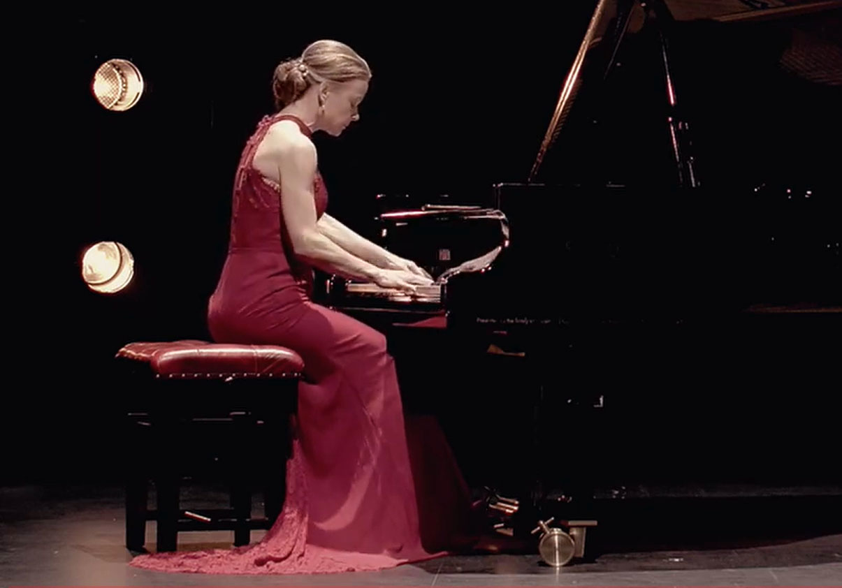 Ariane Jurriaanse - Hire a Pianist In Gloucestershire