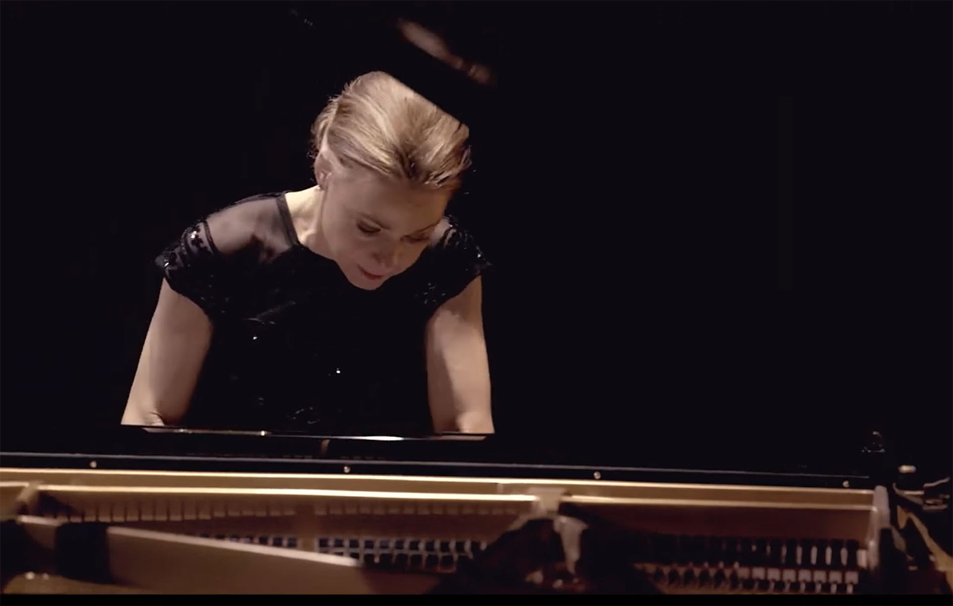 Ariane Jurriaanse - Hire a Pianist In Cheltenham